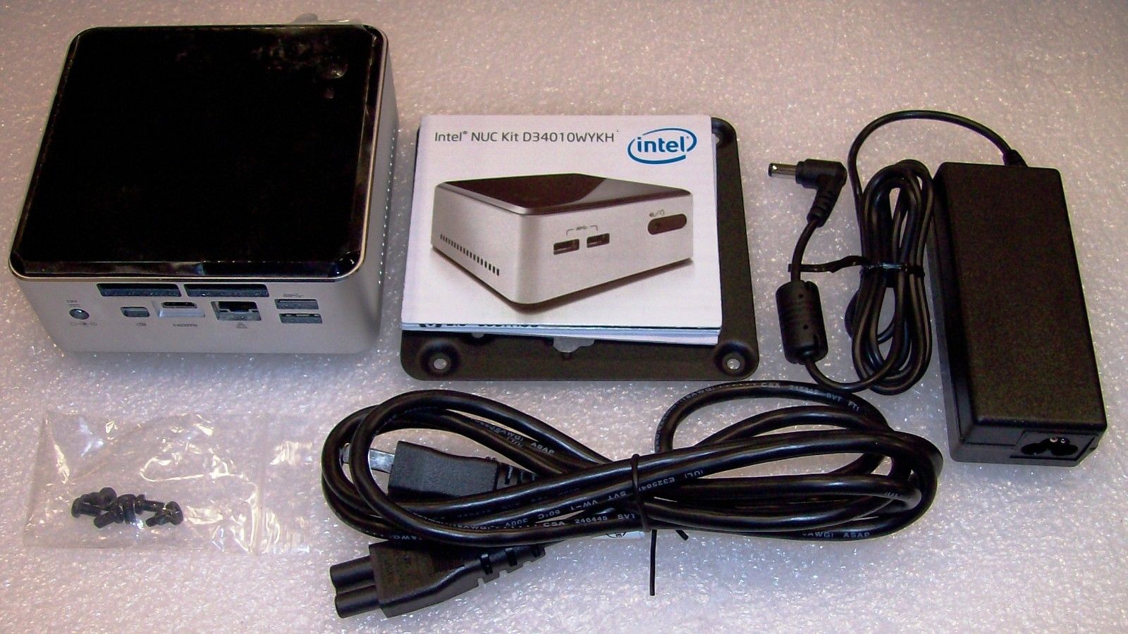 Máy ộ nhỏ gọn chưa SSD và ram, intel Core i3 4010U,